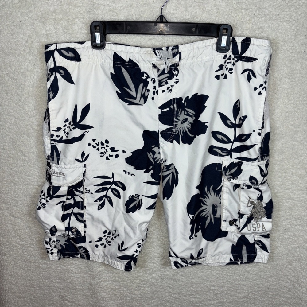 US Polo‎ Assn Swim Trunks Cargo Men's Size S Hawaiian White Blue Floral Logo